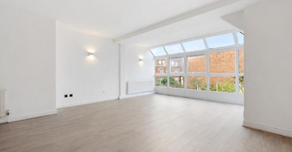 31 Broadhurst Gardens South Hampstead